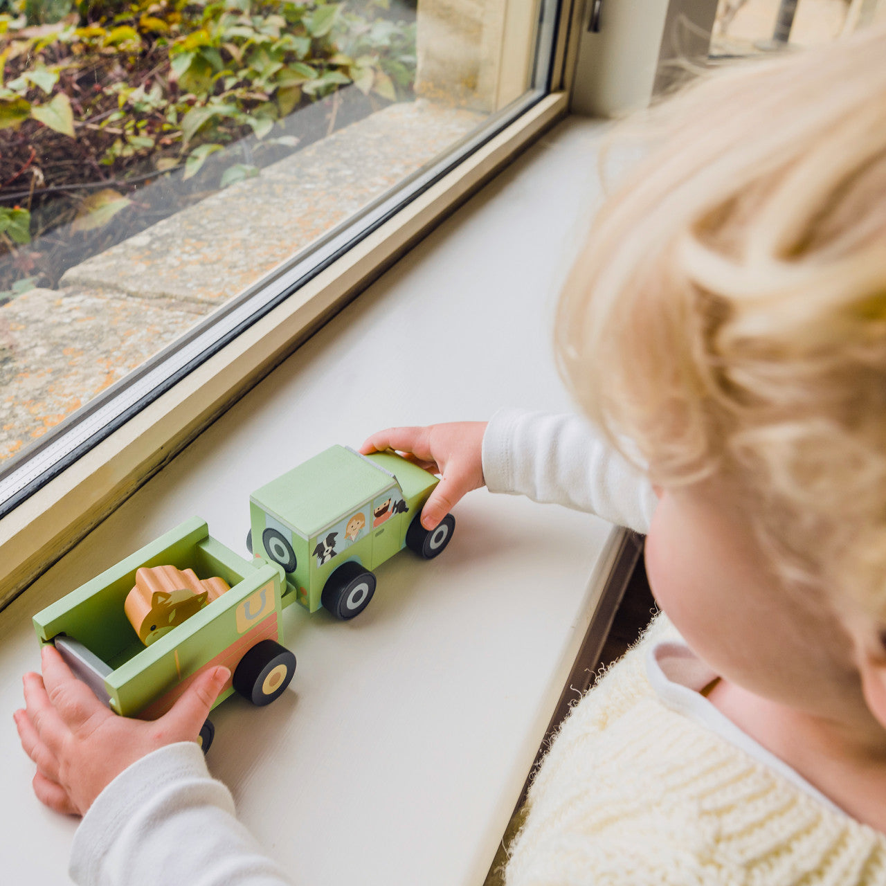 Camion din lemn pentru transport animale de ferma, Orange Tree Toys
