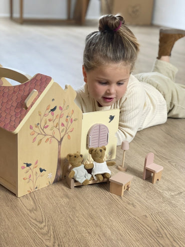 Casuta de papusi cu 2 ursuleti de plus, Egmont Toys