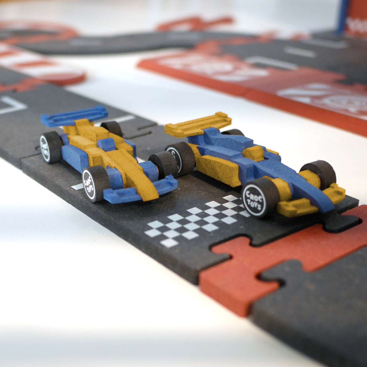 Set de constructie Garaj modular cu pista si 2 masini de curse, Croc toys